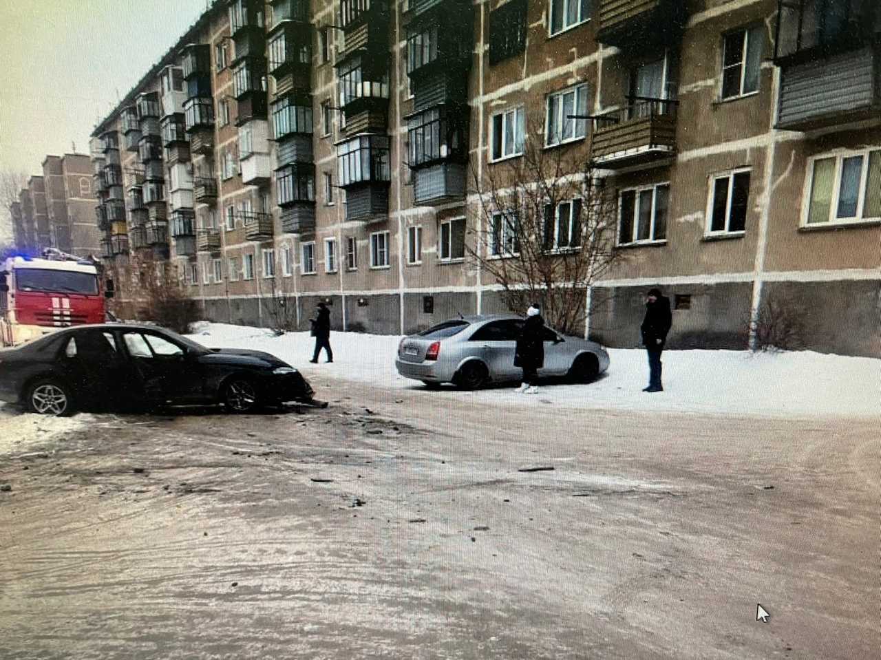 Две иномарки столкнулись в Миассе | 25.01.2022 | Миасс - БезФормата