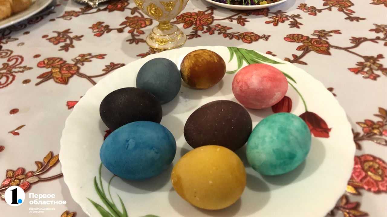 Вина яйцом. Окрашивание яиц. Окрашивание яиц натуральными красителями. Окраска яиц на Пасху. Покраска яиц натуральными продуктами.