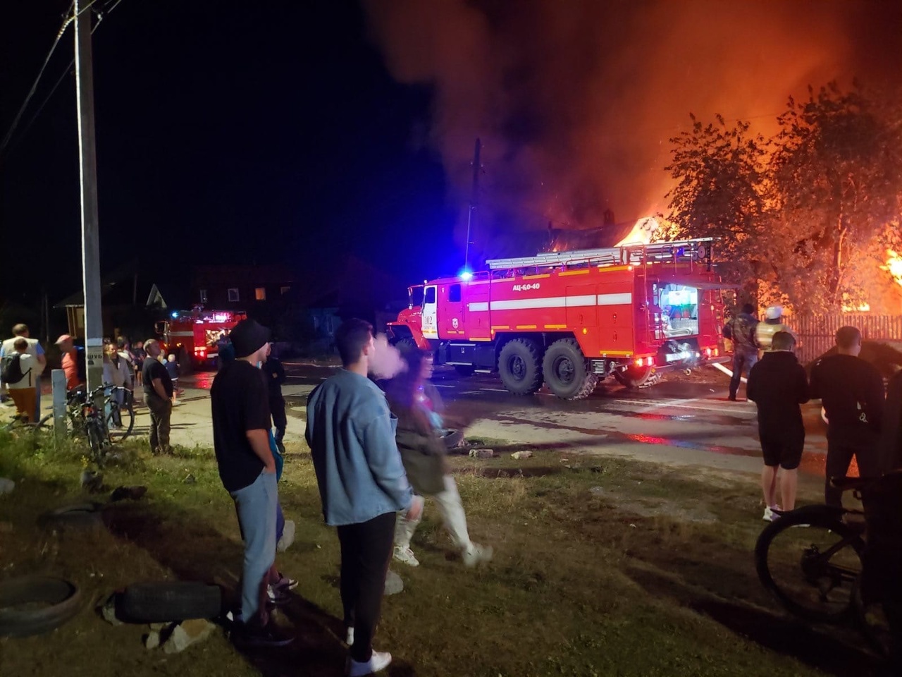 Два дома сгорели в поселке Тургояк
