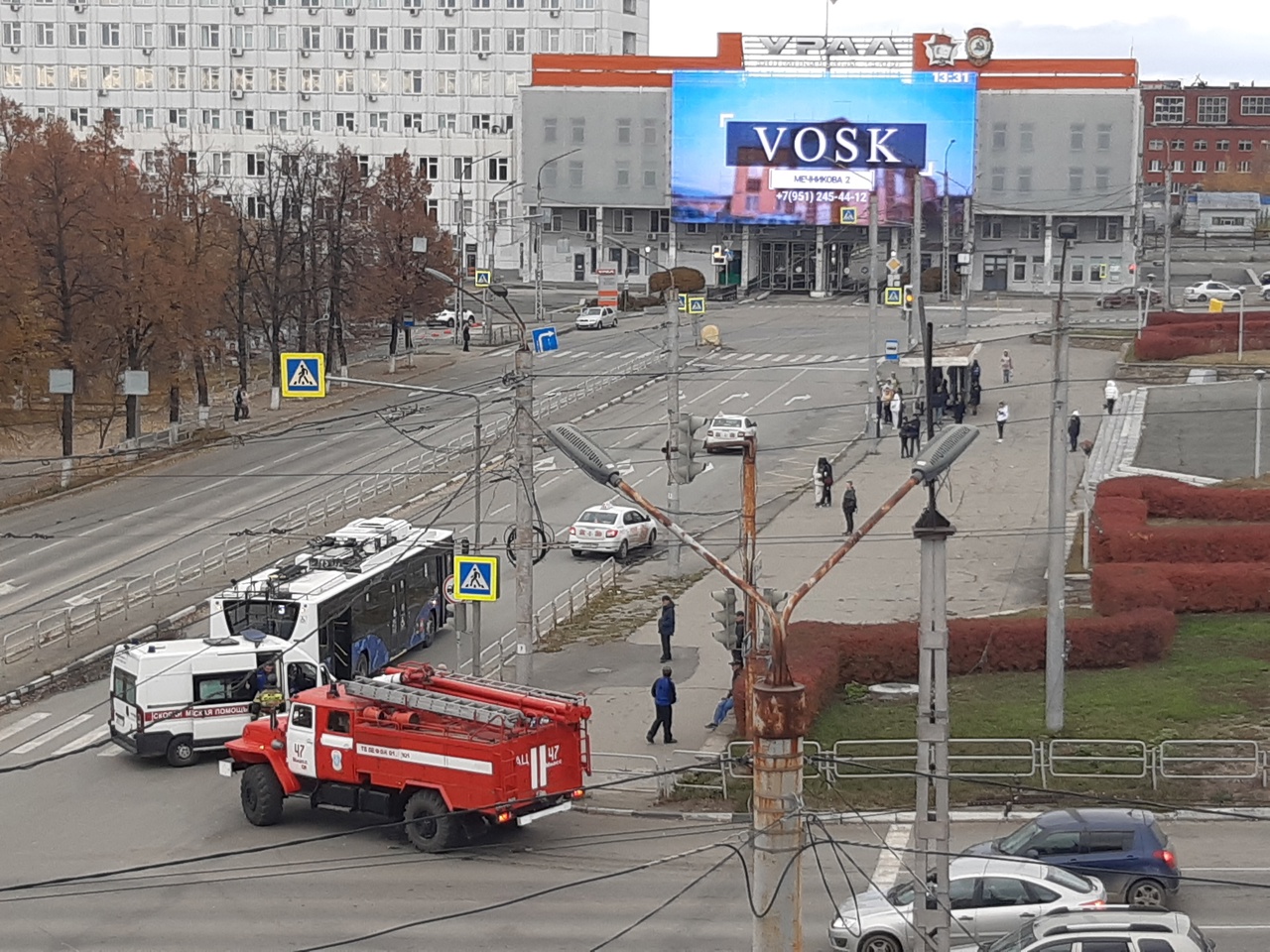 В Миассе от удара грузовика в троллейбусе выбило стекло | 16.10.2022 | Миасс  - БезФормата