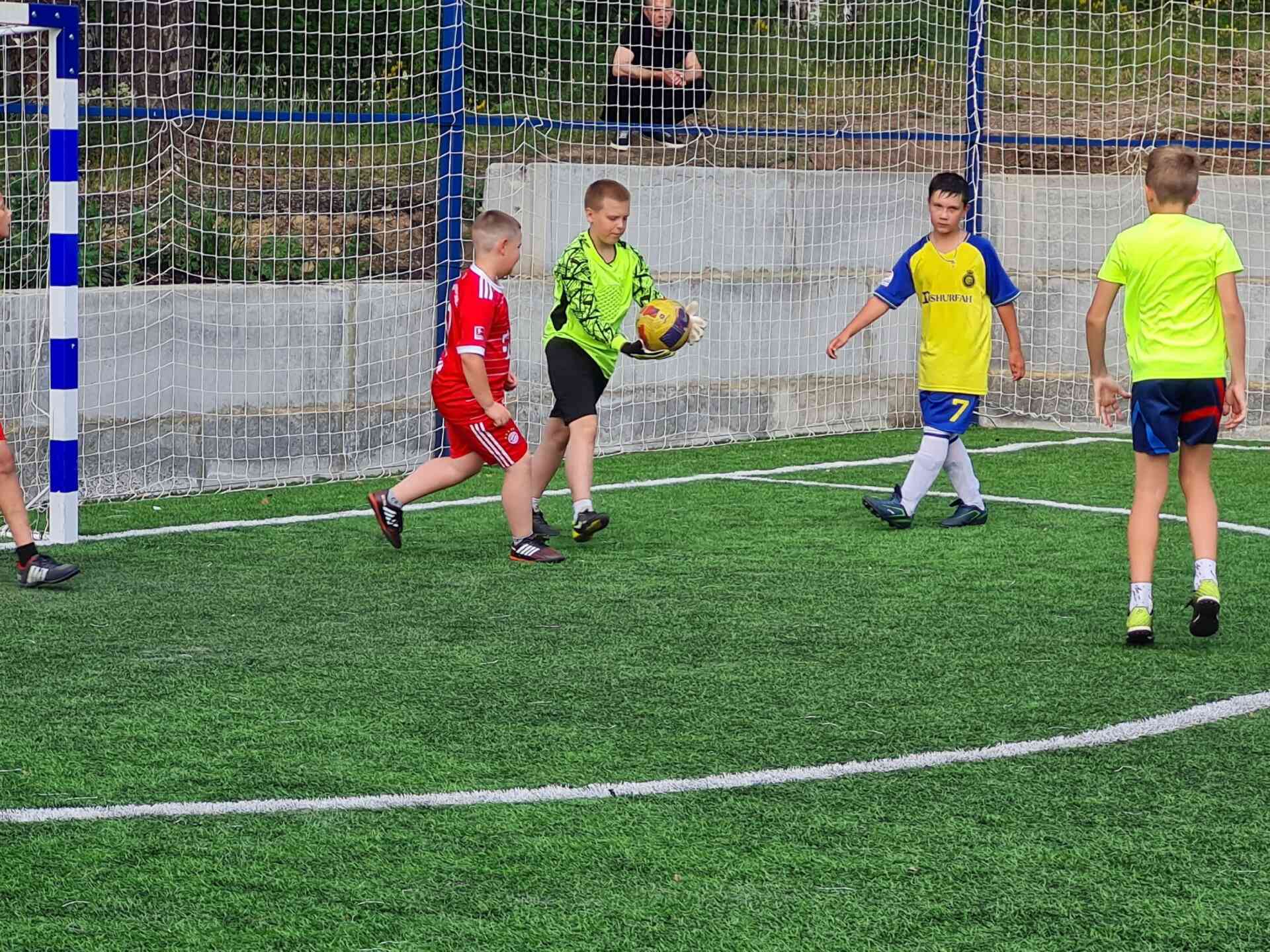 Футбольная команда из Ленинска сыграла свой первый матч
