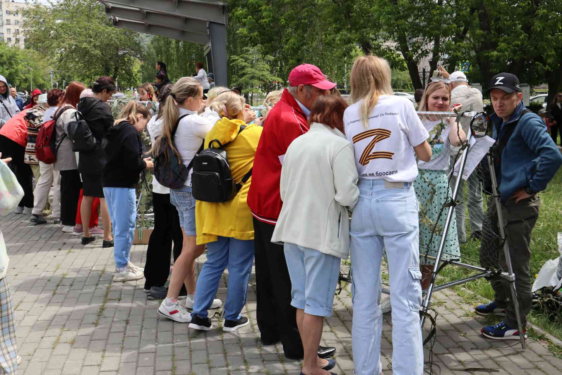 Миассцы плели сети на бульваре Мира