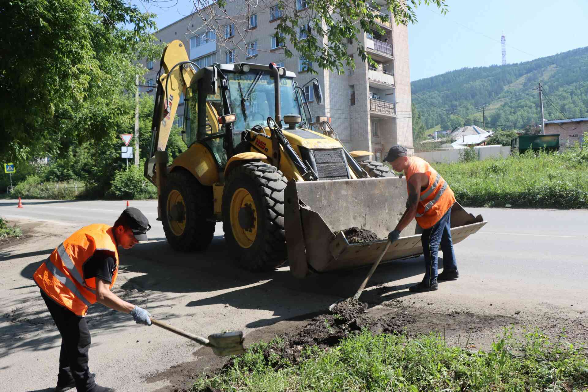 Дорожные службы устраняют последствия шторма в Миассе | 07.07.2023 | Миасс  - БезФормата