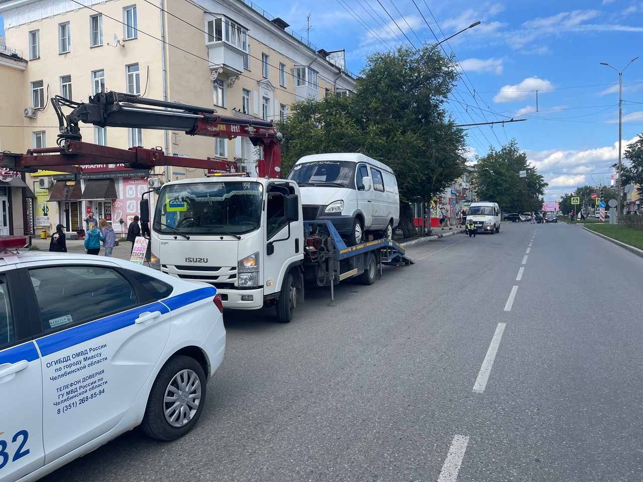 С остановок в Миассе эвакуируют посторонний транспорт | 24.08.2023 | Миасс  - БезФормата