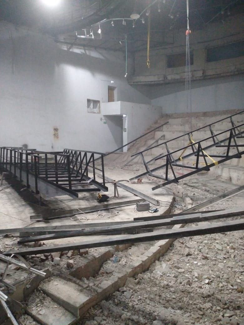 Полным ходом идет ремонт концертного зала в ДДТ "Юность"