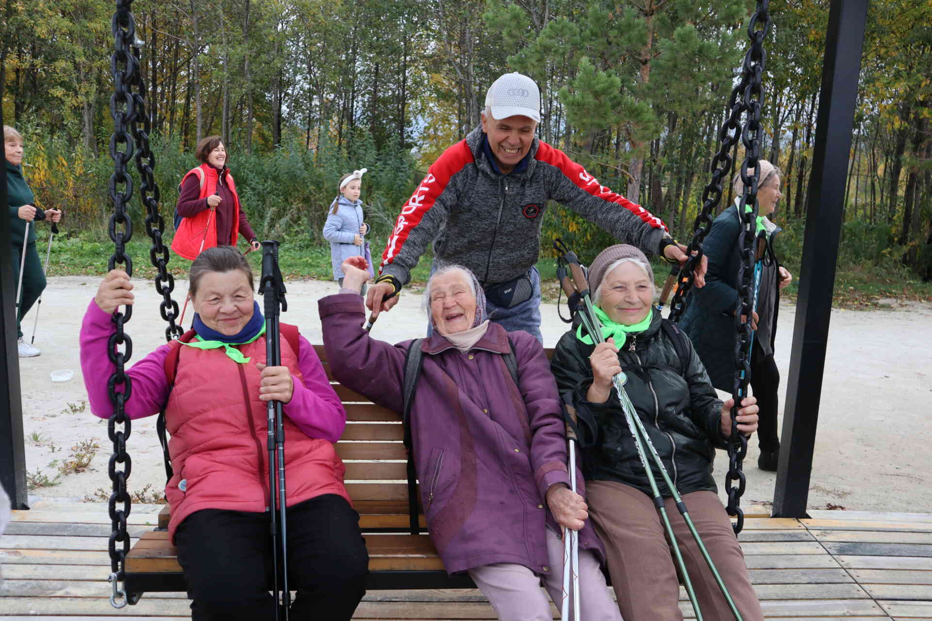 Миасские пенсионеры приняли участие во Всероссийской акции «10 000 шагов к жизни»