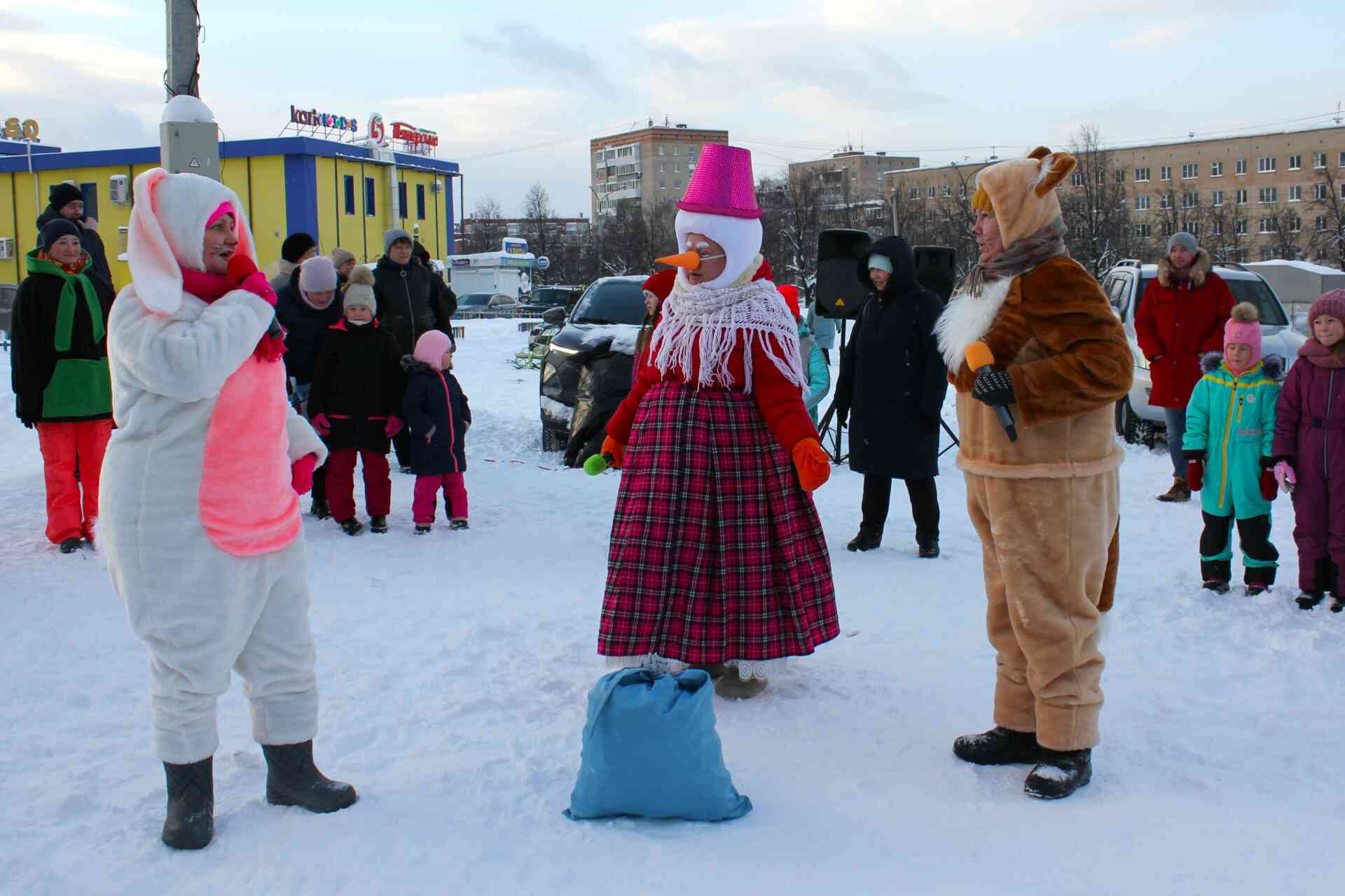 Новогодние представления для ребят прошли в Машгородке
