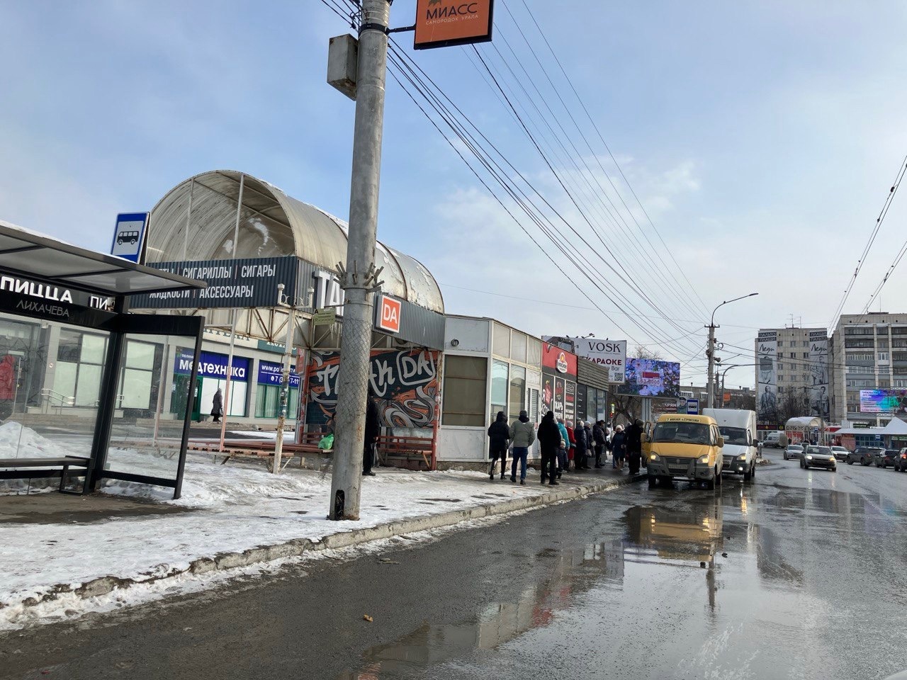 Водителей, паркующихся на остановке "Лихачева", привлекли к ответственности