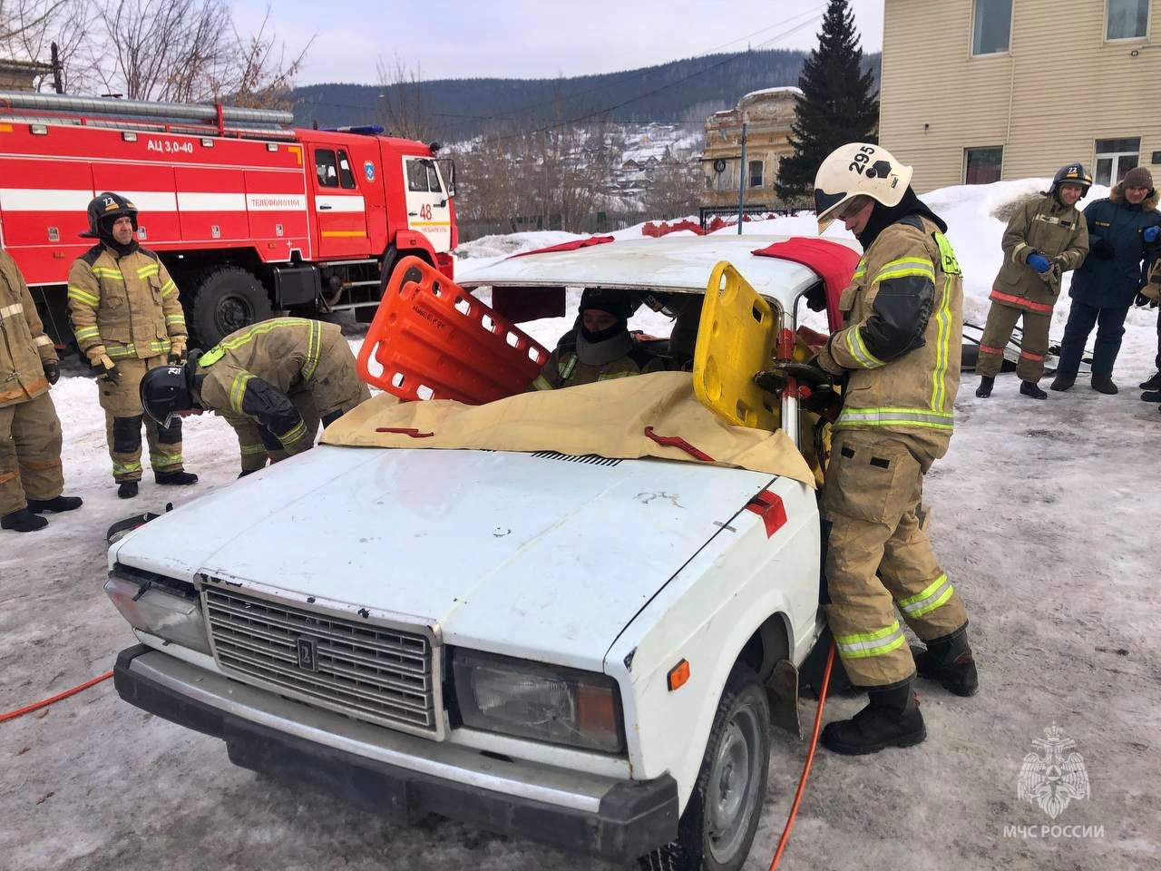 В Миассе выявили лучших специалистов в проведении спасательных работ при  ДТП - Миасский Рабочий - 07.03.2024