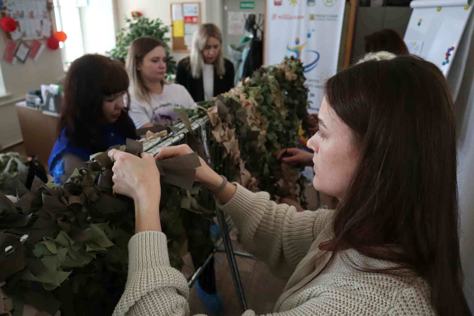 В Миассе, во Дворце «Михайловский», установлен станок для плетения маскировочных сетей