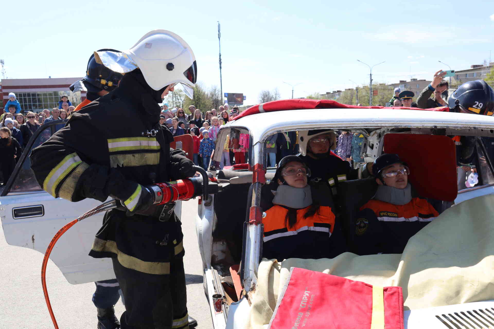 375 лет пожарной охране России отметили в Миассе