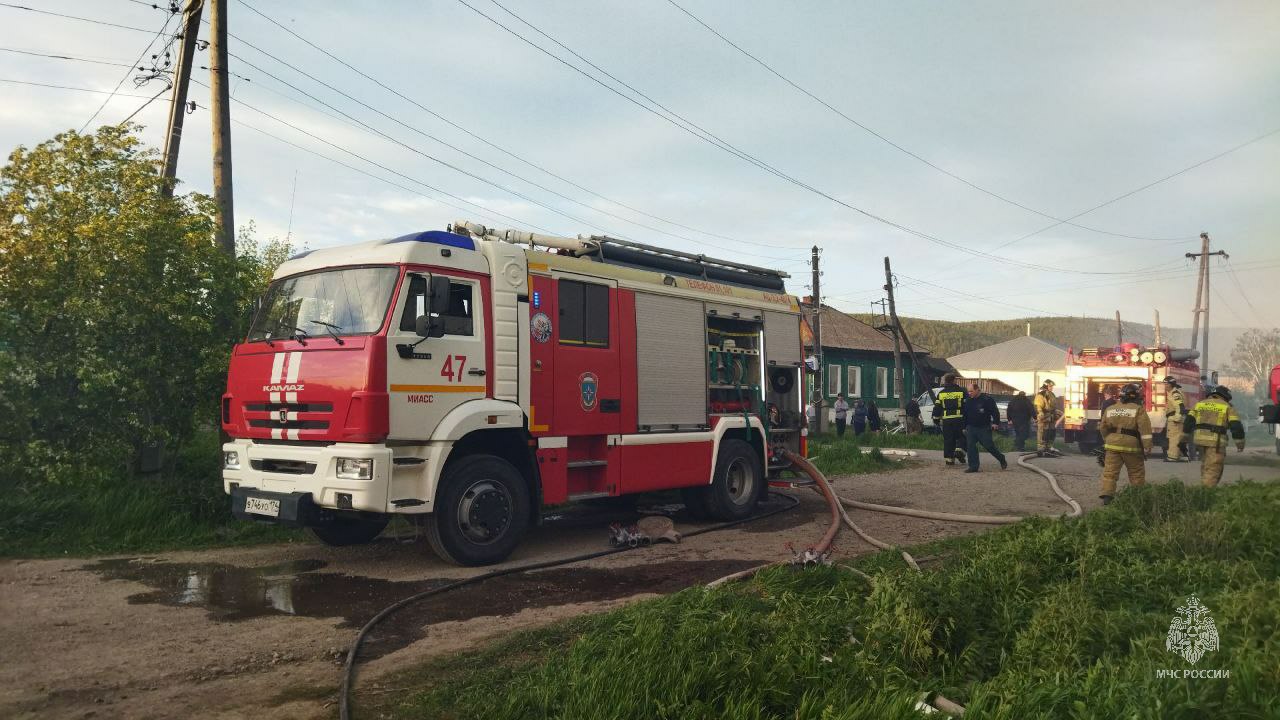 Спасатели МЧС потушили пожар в частном секторе Миасса - Миасский Рабочий -  28.05.2024