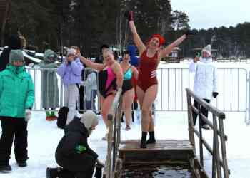 Миасцы погружались в крещенские купели «во благо души и тела»