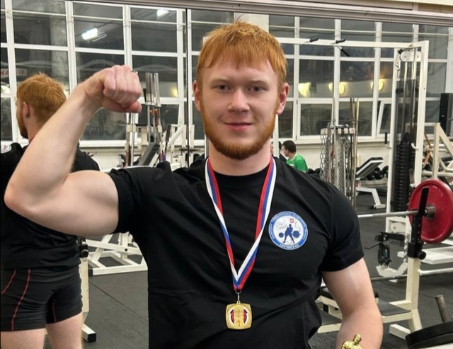 Миасские пауэрлифтеры завоевали медали в Новогоднем турнире