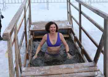 Миасцы погружались в крещенские купели «во благо души и тела»