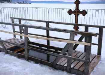 Миасцы погружались в крещенские купели «во благо души и тела»