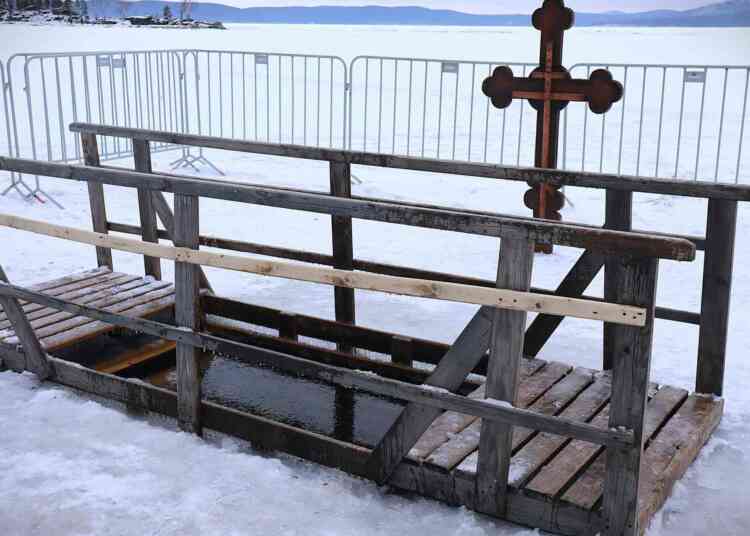 Миасцы погружались в крещенские купели «во благо души и тела»