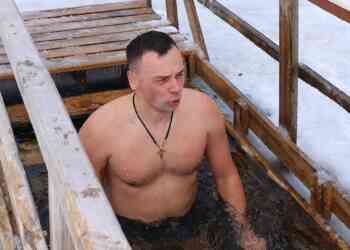 Миасцы погружались в крещенские купели «во благо души и тела»