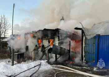 Жилой дом в селе Устиново был полностью охвачен огнем