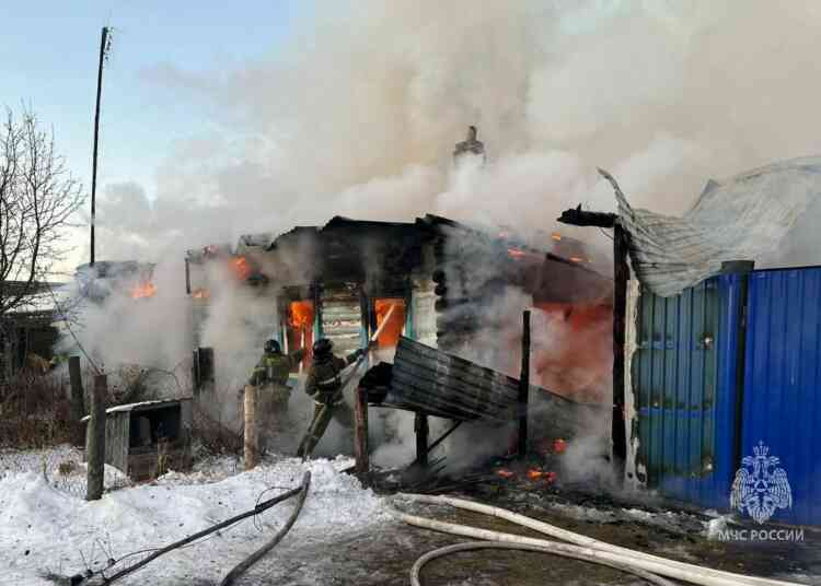 Жилой дом в селе Устиново был полностью охвачен огнем