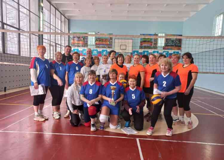 Ветераны спорта Миасса завоевали медали на соревнованиях по волейболу