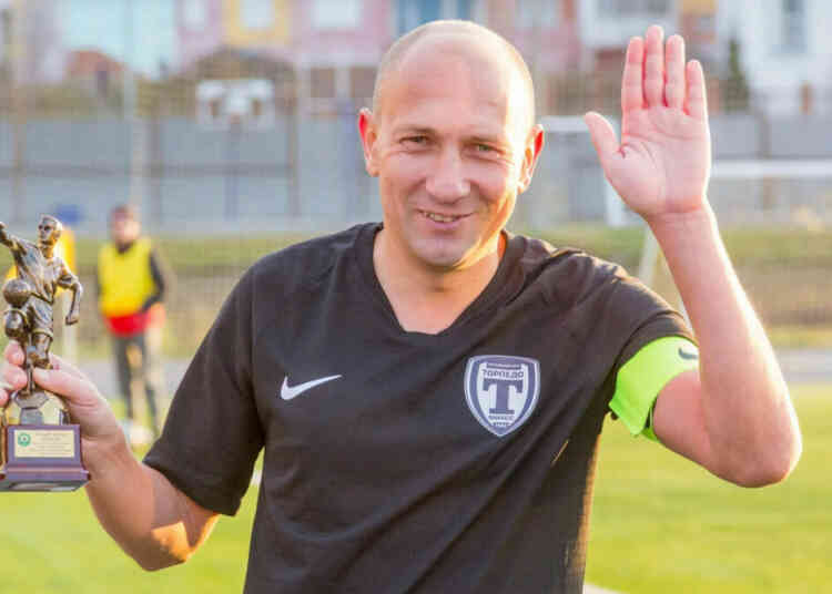 «Без футбола свою жизнь представить не могу, так что пришлось перестраиваться»