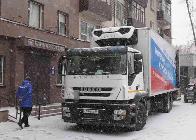 Челябинские единороссы погрузили и отправили фуру с гуманитарной помощью в Курск