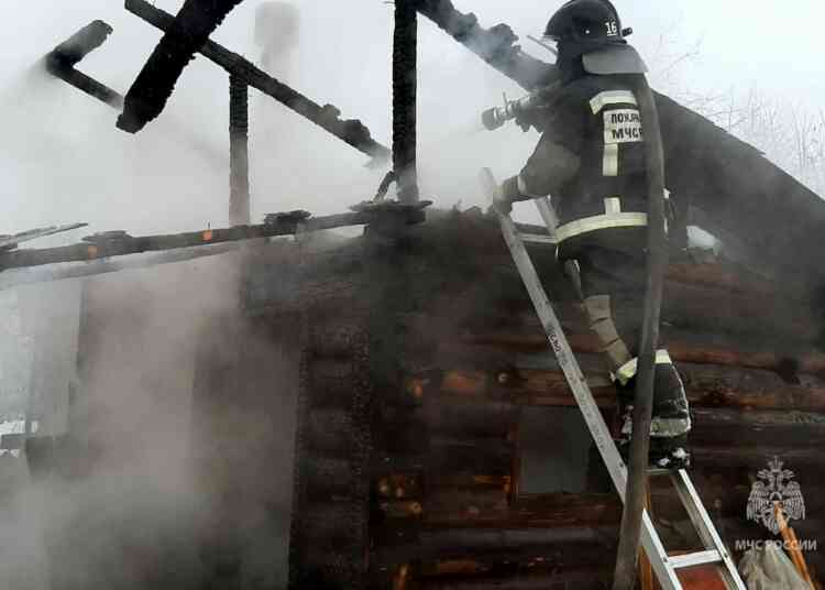 В центральной части Миасса горела баня