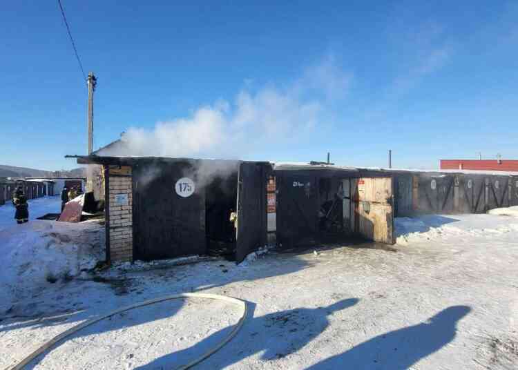 Автомобиль на зарядке стал жертвой огня в Миассе