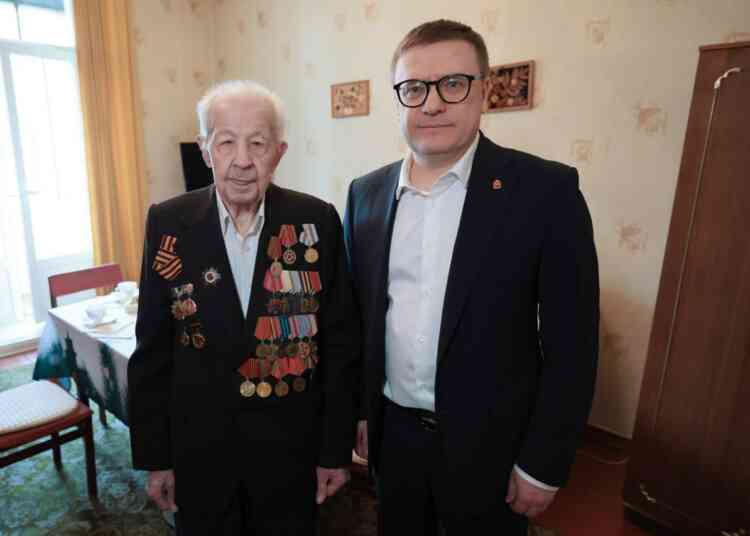 Алексей Текслер вручил юбилейную медаль ветерану ВОВ Василию Масьянову