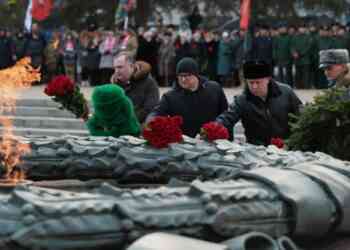 Алексей Текслер почтил память героев в День защитника Отечества