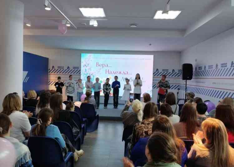 «Крепкая семья» поздравила многодетных мам с 8 Марта