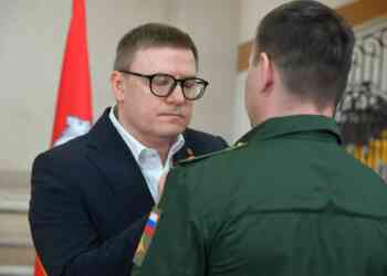 Алексей Текслер вручил награды военнослужащим 90-й танковой дивизии