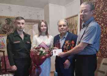 Юбилейную медаль вручили ветерану ВОВ из Миасса