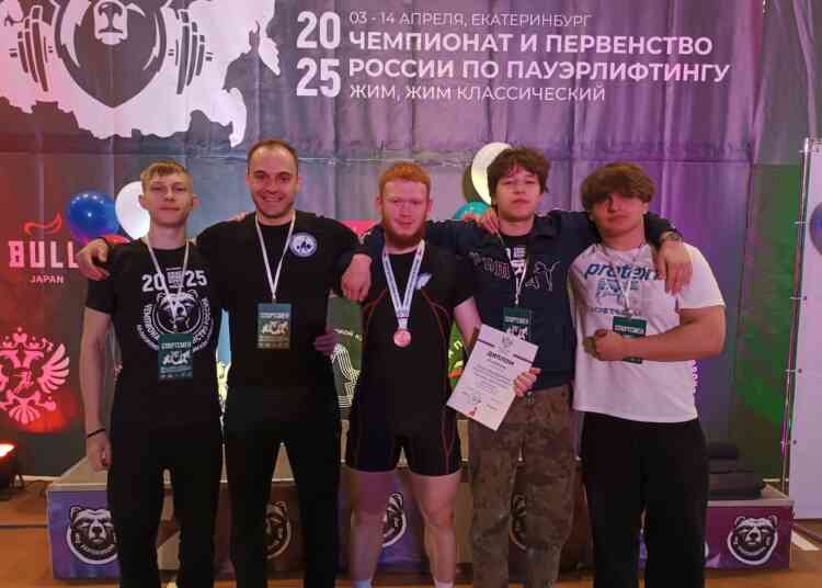 Миасские пауэрлифтеры завоевали медали на чемпионате и первенстве России