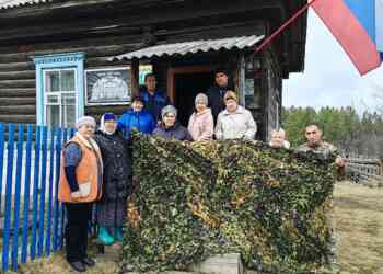 Миасские волонтеры научили плести масксети жителей поселка Мухаметово