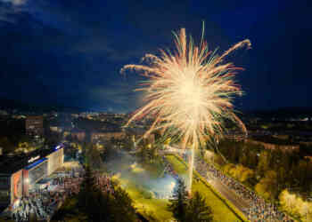 Митинг, концерт, фейерверк