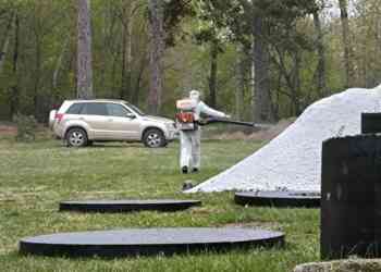 Акарицидная обработка территорий от клещей началась в Миассе