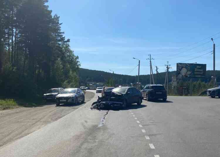 В поселке Тургояк сбили мотоциклиста