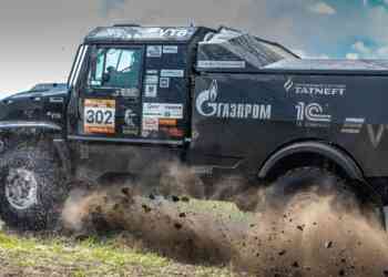 Вчера экипаж «Урала» выручал «КамАЗ»