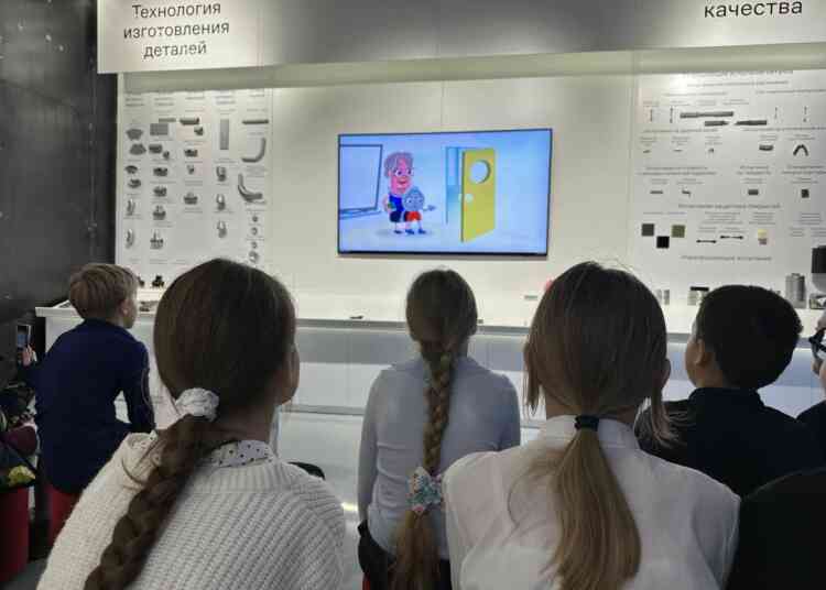 В Челябинске провели большую семейную экскурсию по заводу