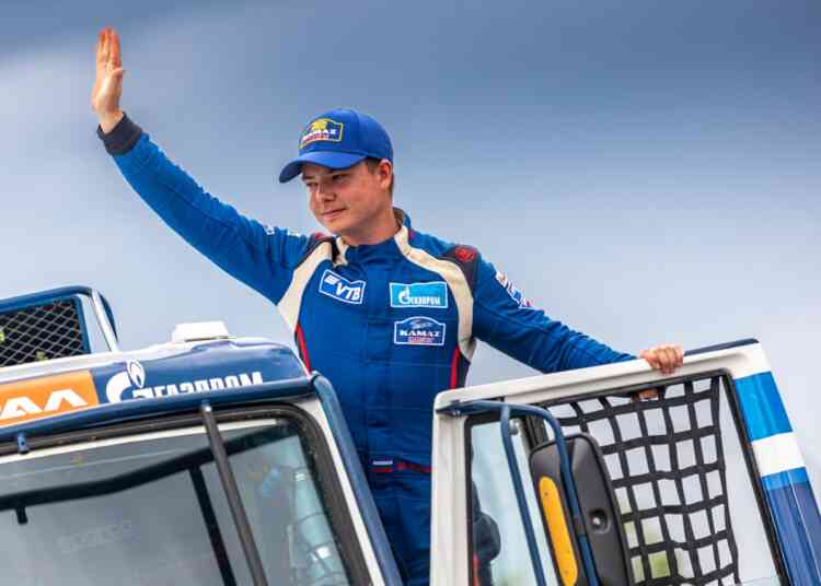 Каримов лидирует, Найман не сдается