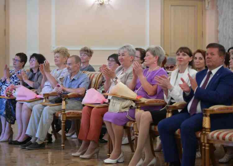 Трое медиков из Миасса удостоены наград губернатора