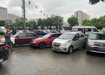 Больше, чем в Миассе: восемь машин столкнулись в Челябинске