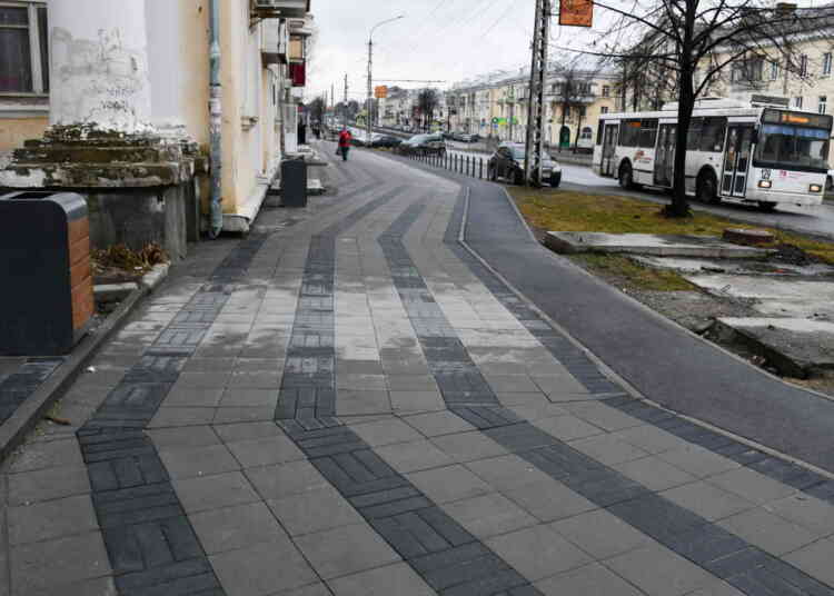 Жители Миасса потеряли мусорные урны на проспекте Автозаводцев