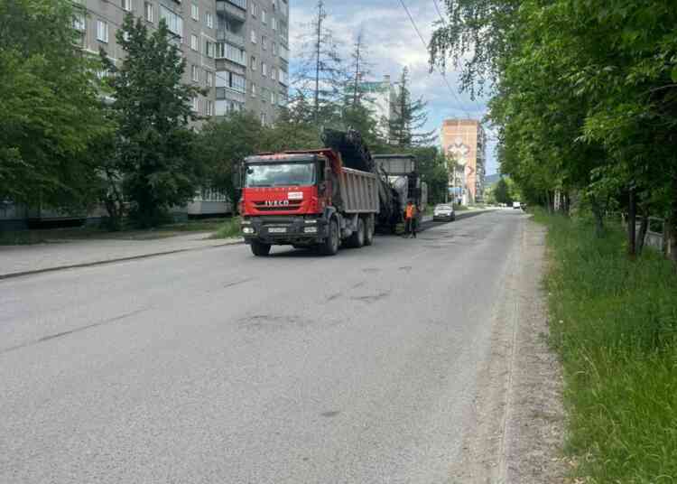 Ремонт трех дорог начался в поселке Строителей
