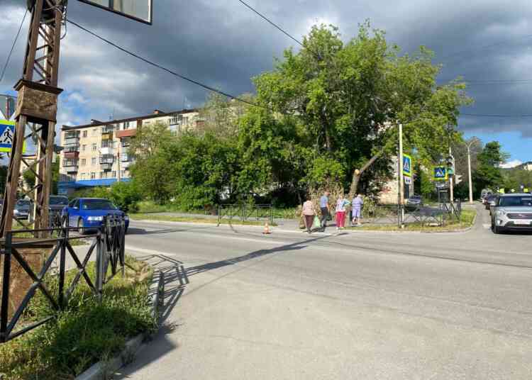 Водитель легковушки сбила ребенка на зебре в Миассе