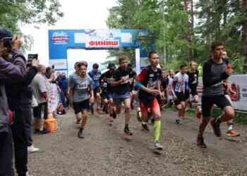 «Бег чистой воды» 2025: уральские бегуны покорили Тургояк