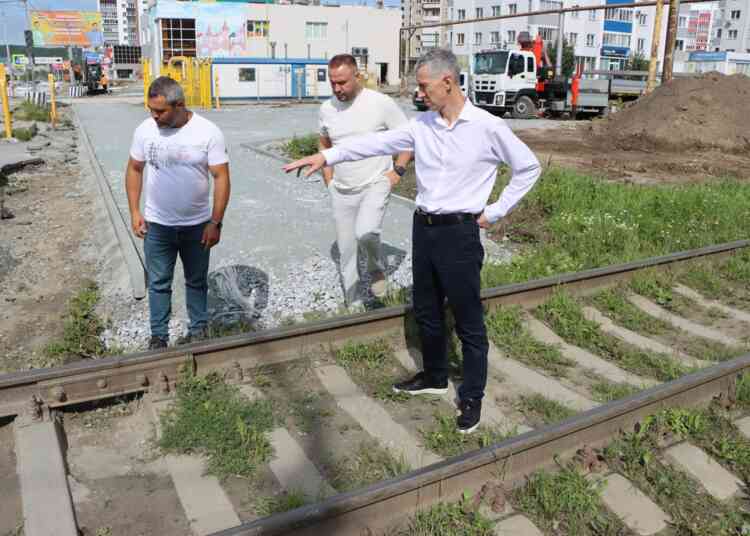 Юрий Ефименко проверил, как ведется реконструкция улицы Лихачёва