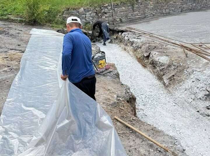 В северной части Миасса обновляют ливневую канализацию и асфальт